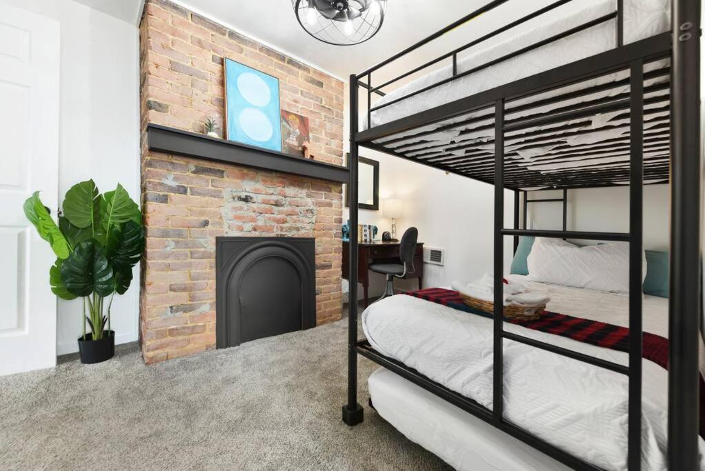 Cozy Retreat Above The * Pittsburgh