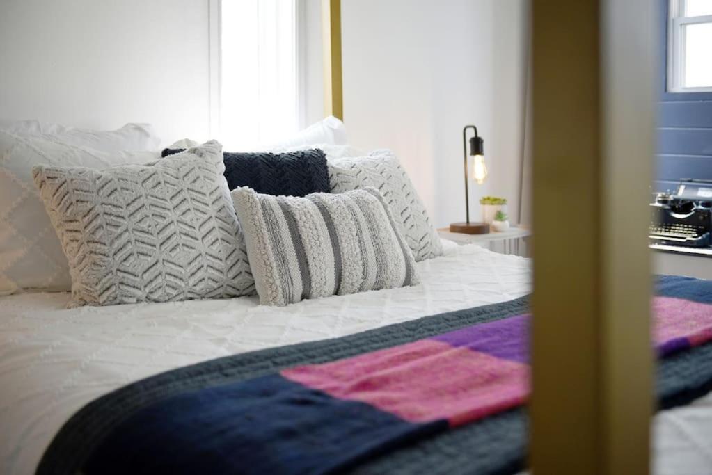 Cozy Retreat Above The Сasa de vacaciones Pittsburgh
