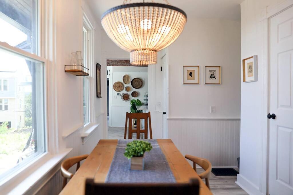 Cozy Retreat Above The Сasa de vacaciones *