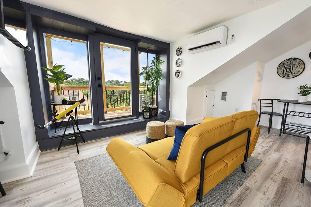 Cozy Retreat Above The Pittsburgh